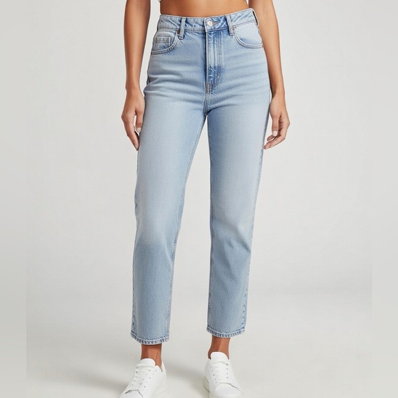 American Eagle Outfitters Denim - American Eagle Outfitters High Rise Light Wash Mom Jeans Size 0